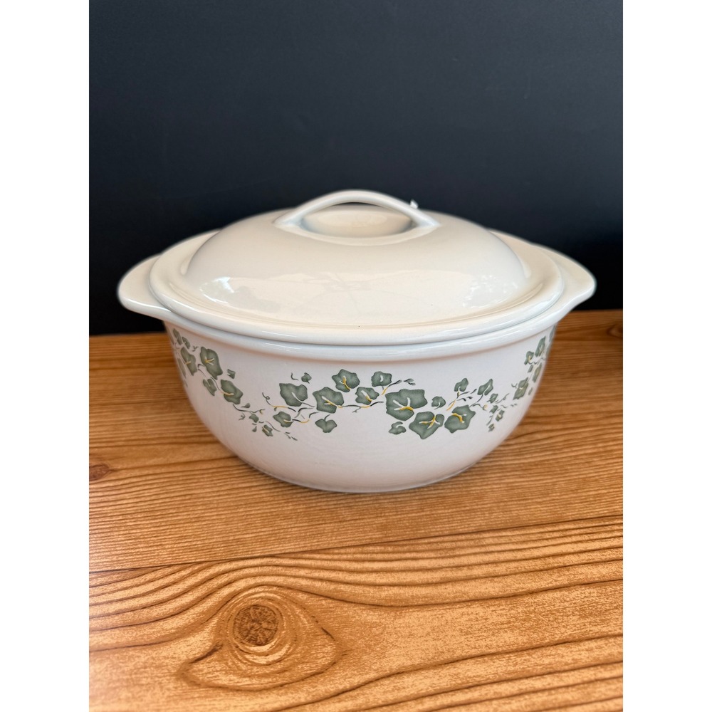 Corelle Coordinates English Ivy Stoneware Casserole Dish with Lid 2.5 Qt White